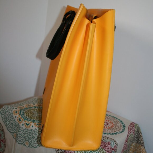 Yellow O Bag - Picture 9 of 10